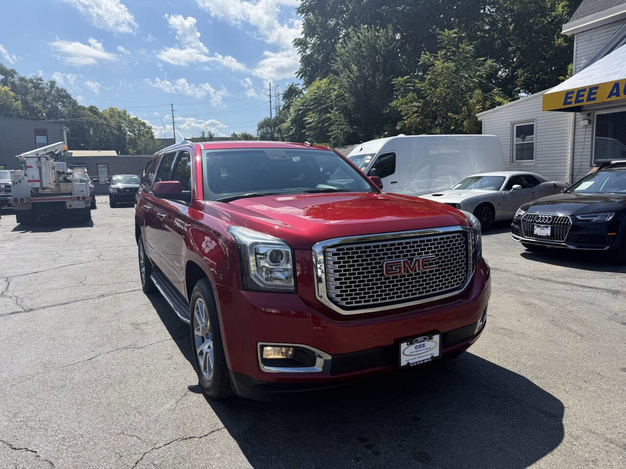 Used 2015 GMC Yukon XL Denali image 2