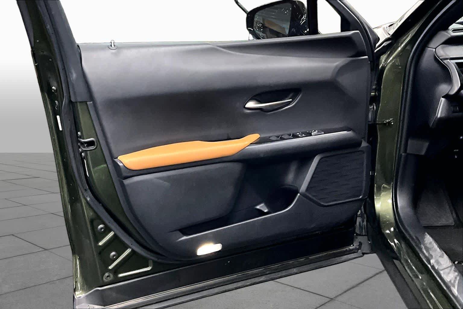 Used 2019 Lexus UX 250h w/ Premium Package AWD/4WD image 21