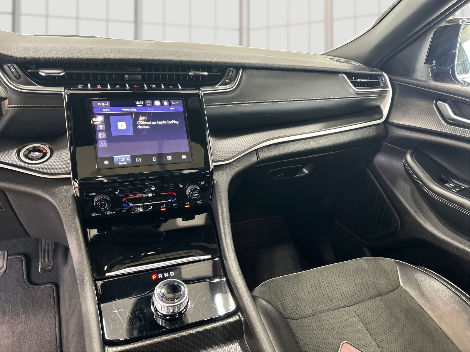 Used 2024 Jeep Grand Cherokee L Altitude image 13