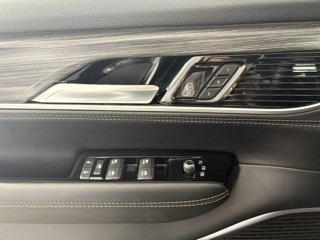 Used 2024 Jeep Wagoneer L Series II image 15