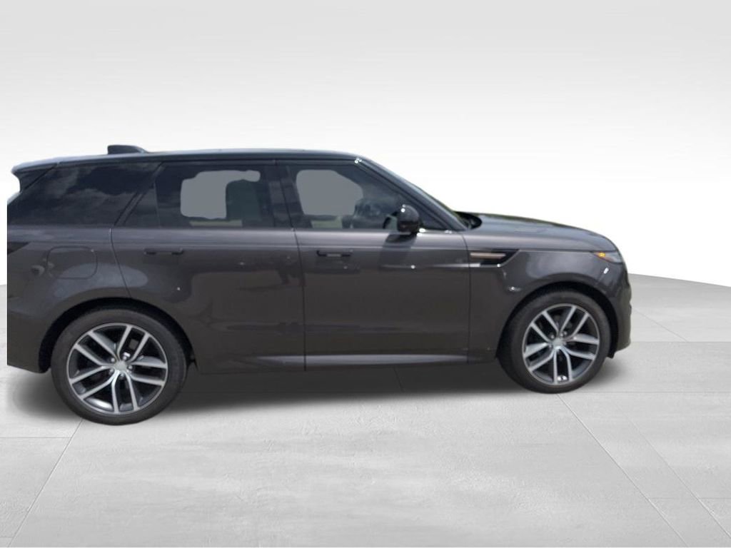 Used 2023 Land Rover Range Rover Sport SE Dynamic image 4