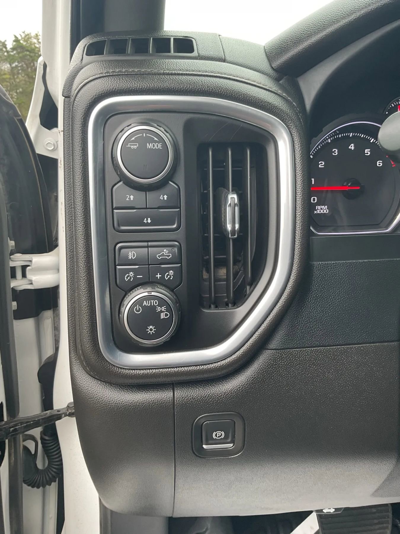 Used 2022 Chevrolet Silverado 2500 LT w/ Convenience Package image 27