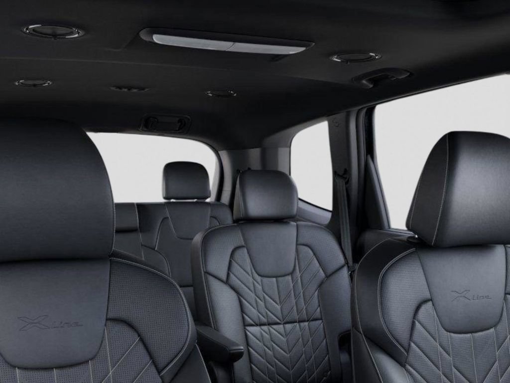 Used 2025 Kia Telluride AWD image 27