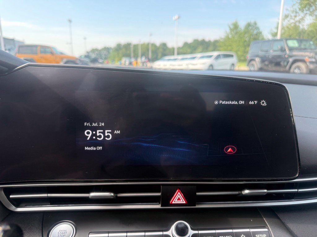 Used 2023 Hyundai Elantra Limited FWD image 21