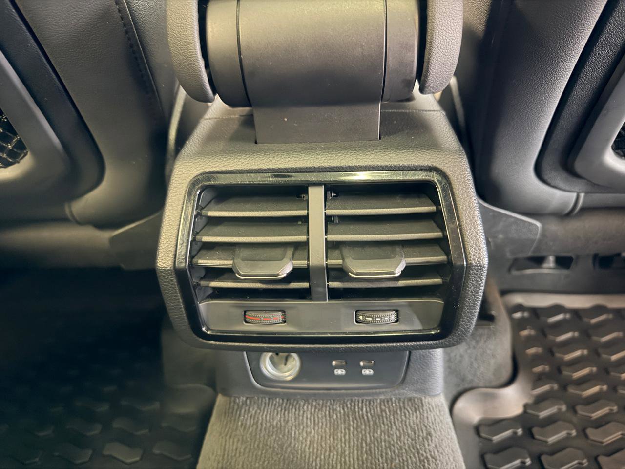 Used 2020 Audi Q3 2.0T Premium w/ Convenience Package image 32