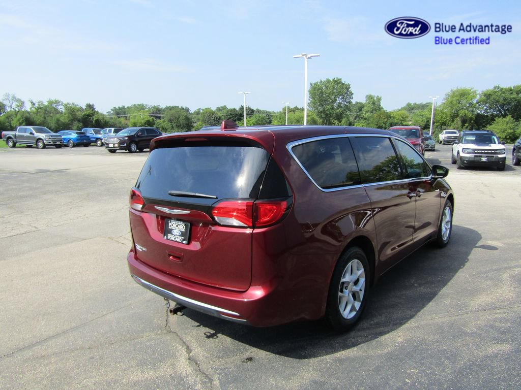 Used 2017 Chrysler Pacifica Touring Plus w/ Tire & Wheel Group FWD image 8