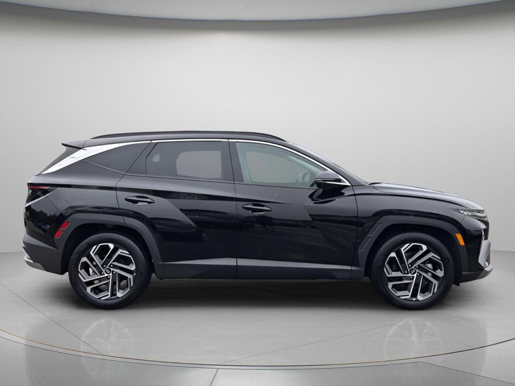 Certified 2025 Hyundai Tucson Limited FWD image 4