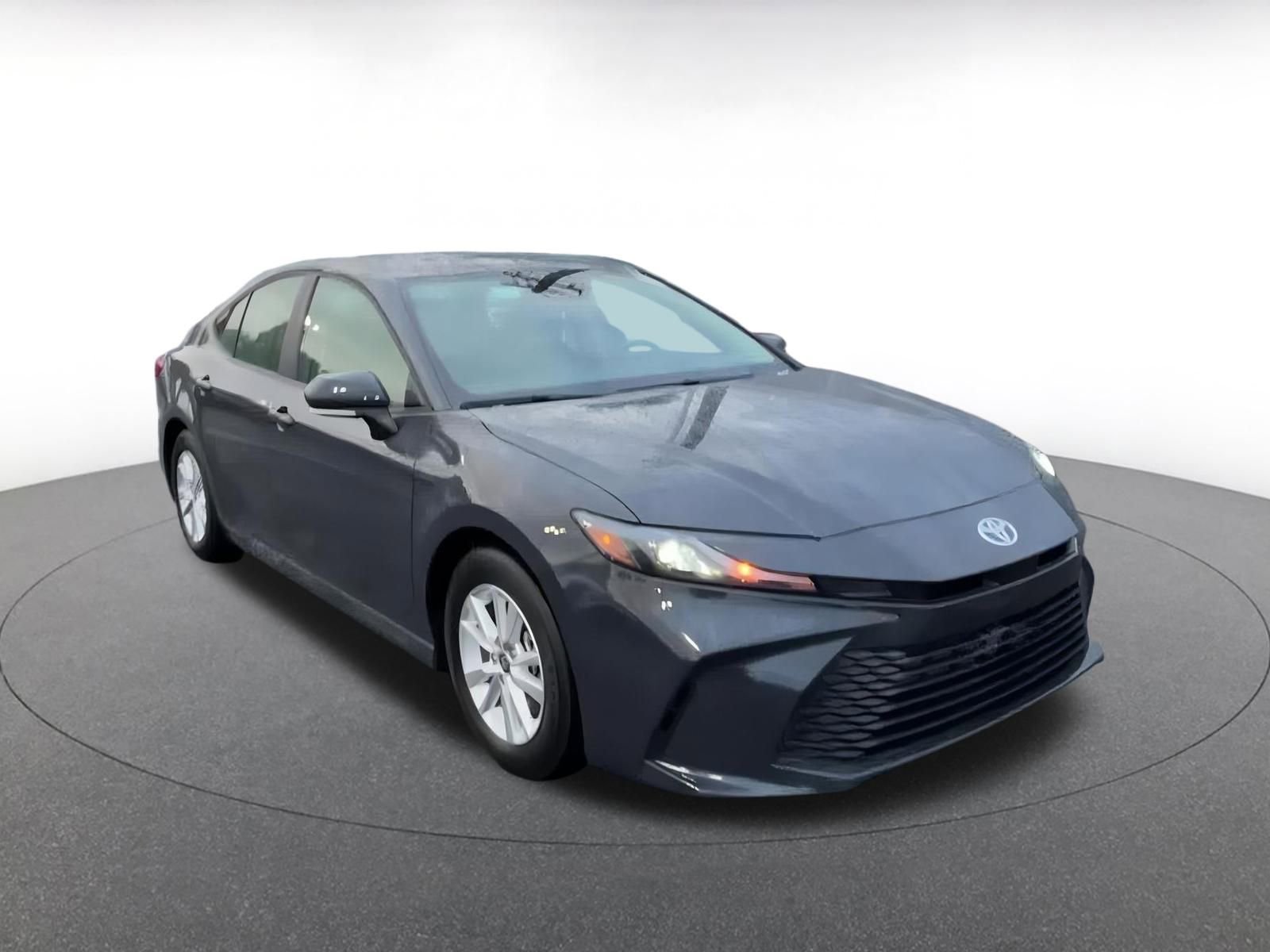 Used 2025 Toyota Camry LE image 3