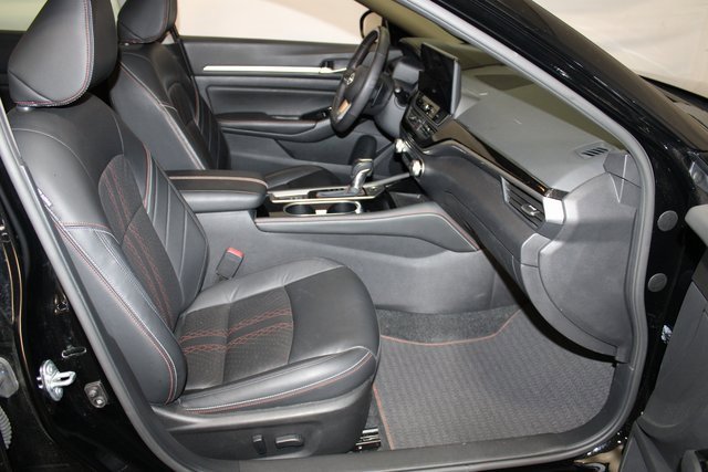 Used 2024 Nissan Altima 2.5 SR w/ SR Premium Package image 13