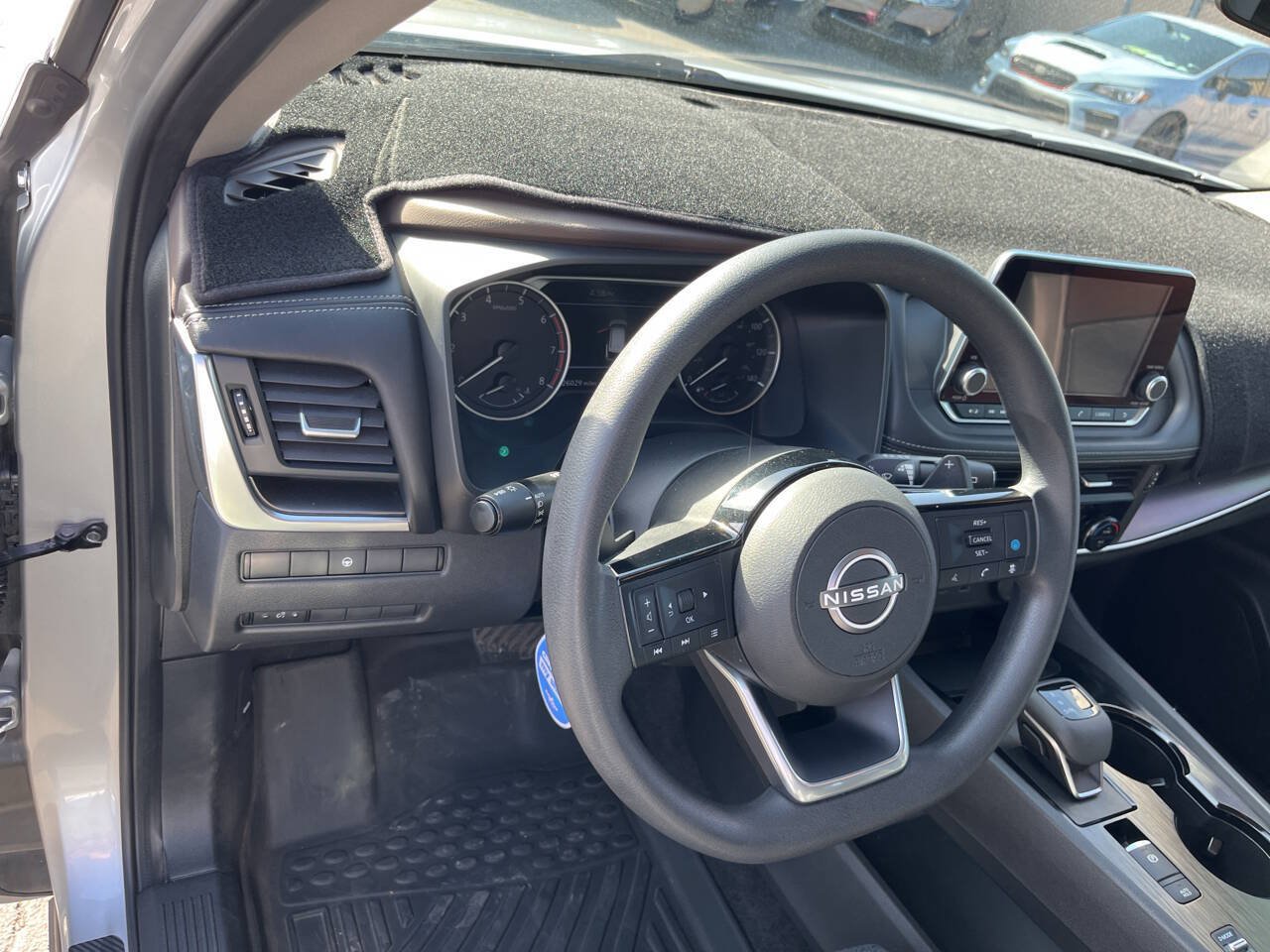 Used 2023 Nissan Rogue SV FWD image 15