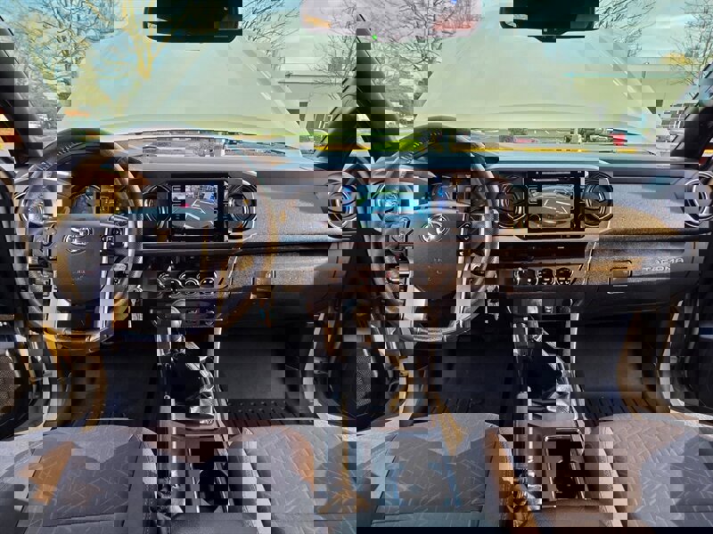 Used 2017 Toyota Tacoma TRD Off-Road image 17