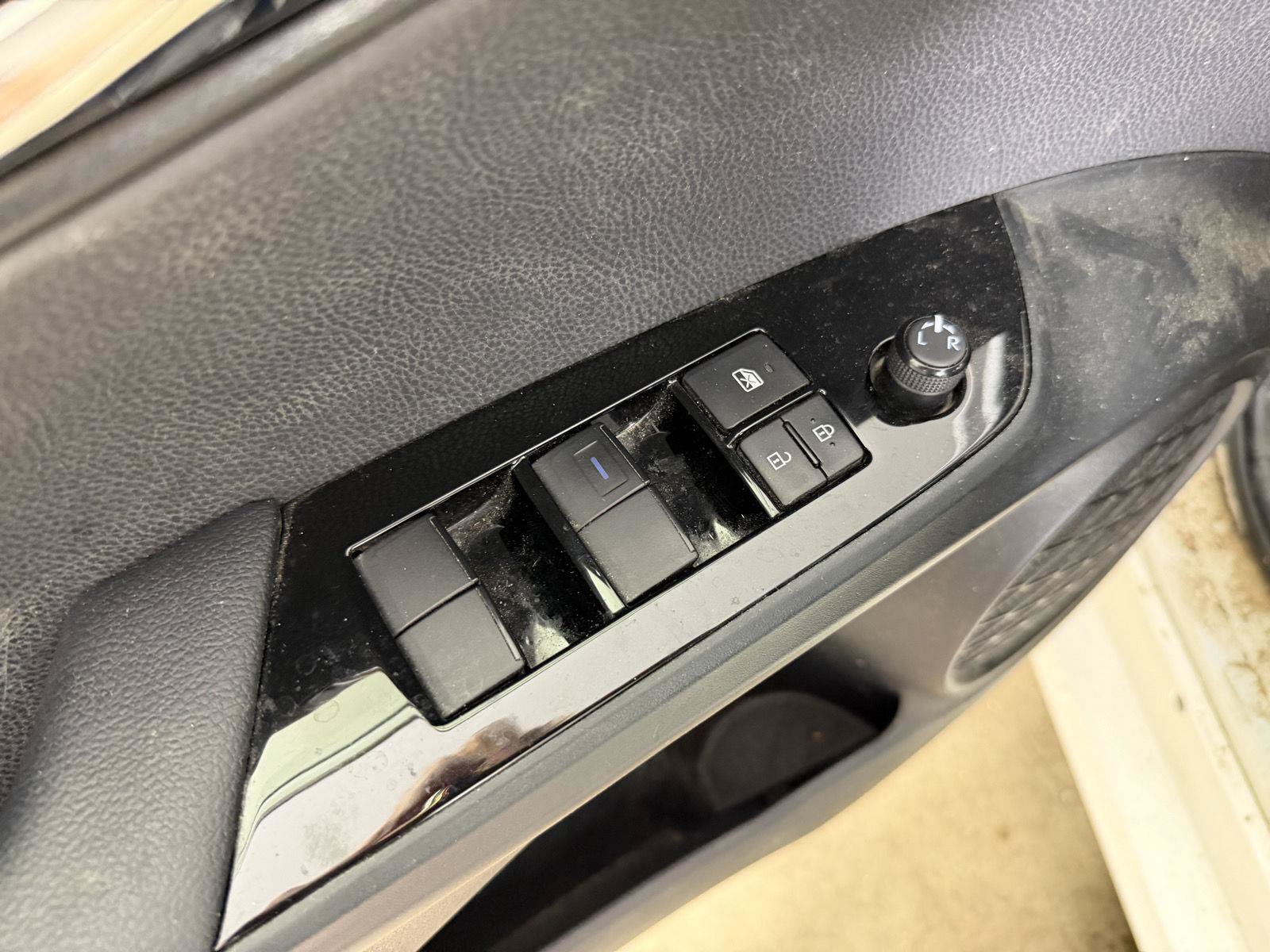 Used 2022 Toyota Prius AWD image 19