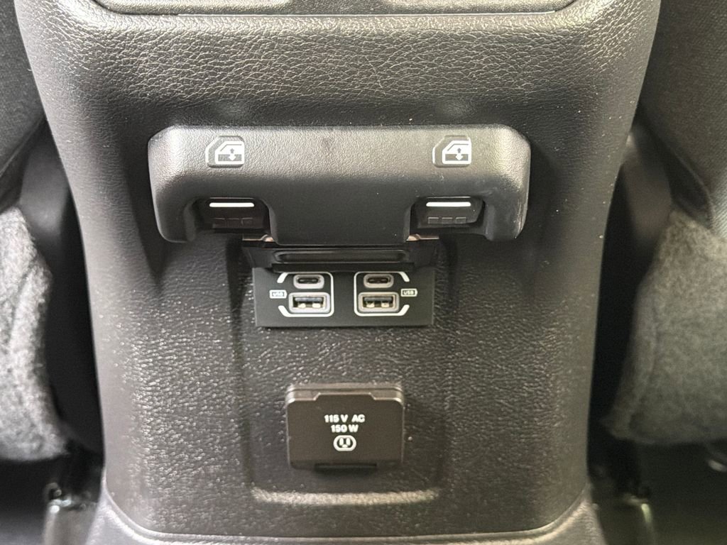 Used 2024 Jeep Wrangler Sahara image 32