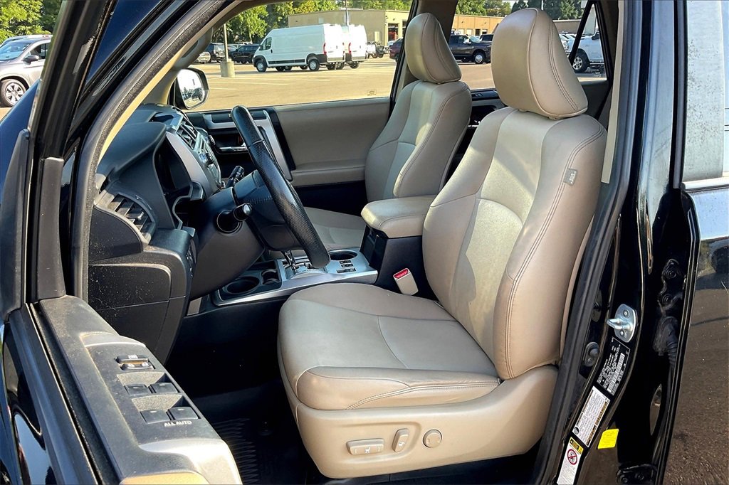 Used 2018 Toyota 4Runner SR5 Premium image 25