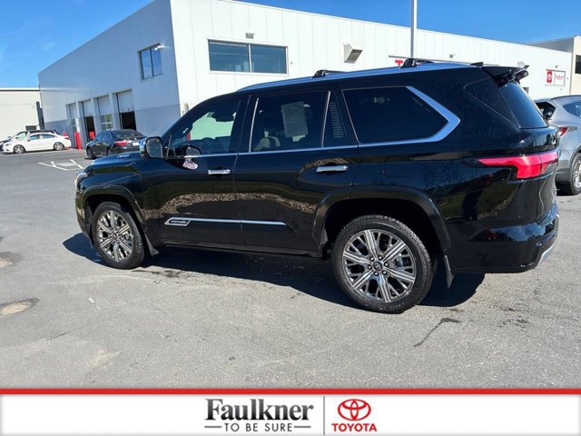 Used 2025 Toyota Sequoia Capstone AWD/4WD image 13