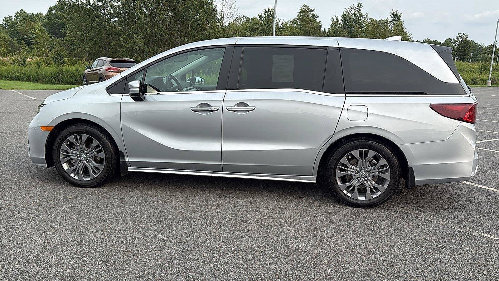 Used 2025 Honda Odyssey Touring image 11