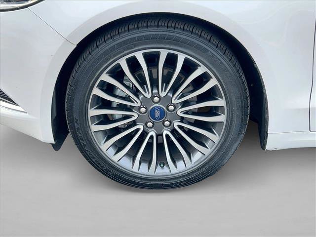 Used 2017 Ford Fusion SE w/ Fusion SE Technology Package image 24