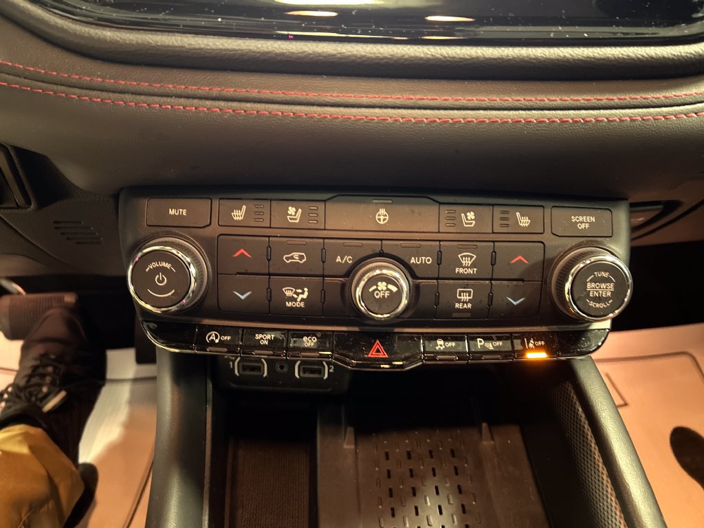 Used 2025 Dodge Durango GT AWD/4WD image 19