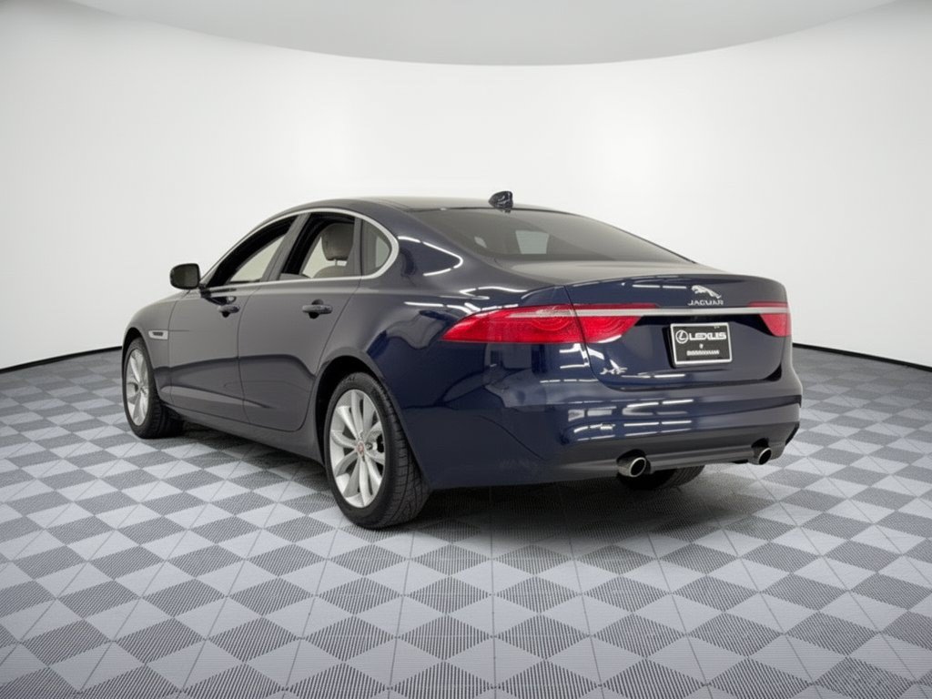 Used 2018 Jaguar XF Premium RWD image 3