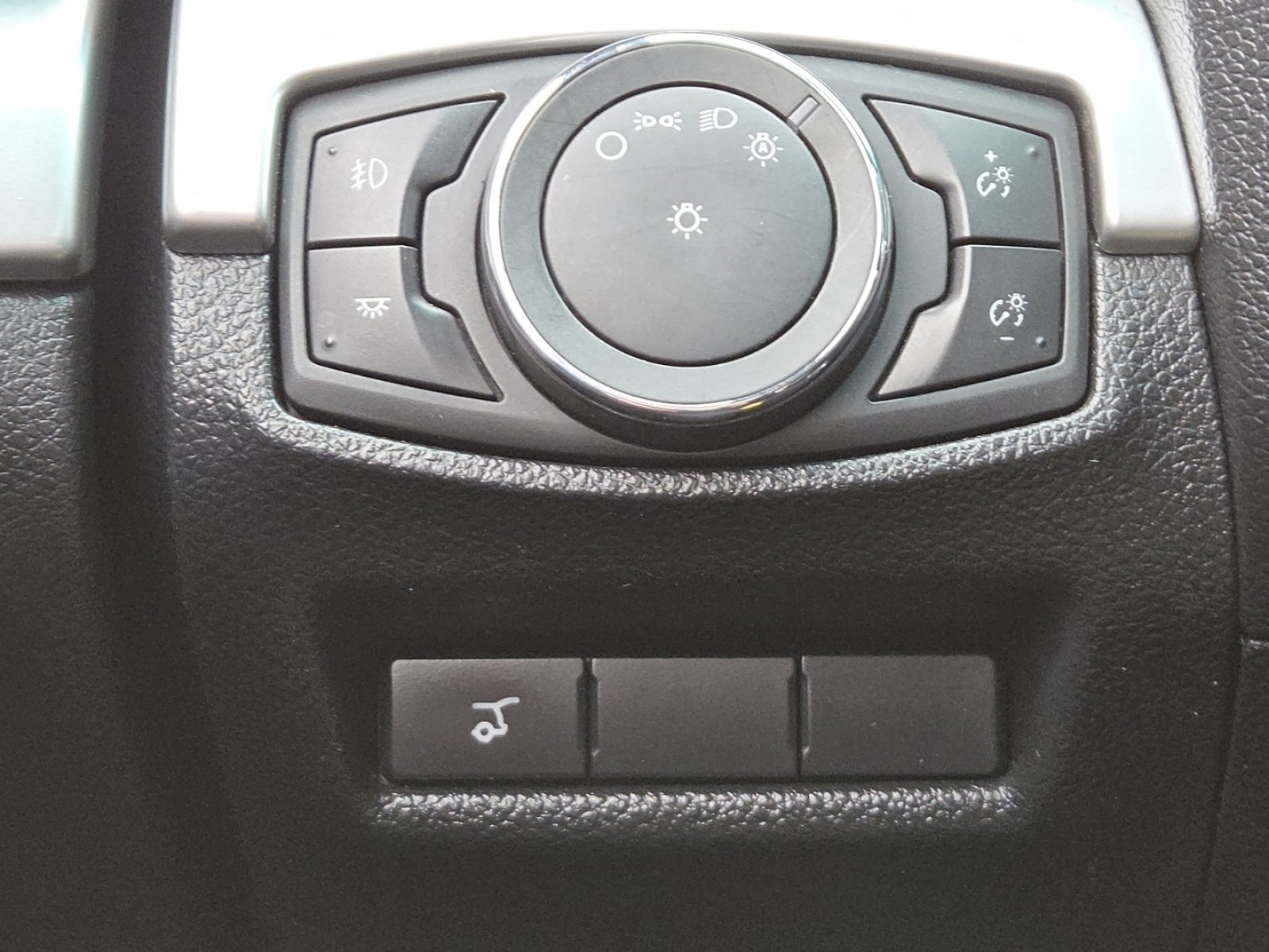 Used 2016 Ford Explorer XLT w/ Equipment Group 202A image 34