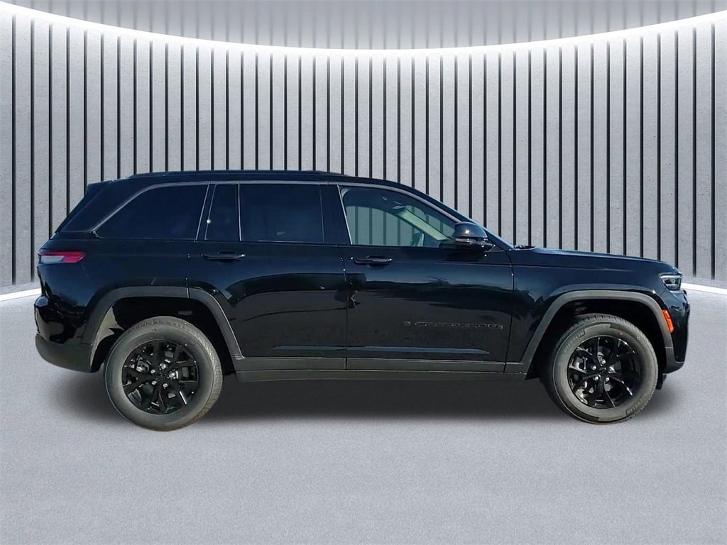 New 2026 Jeep Grand Cherokee Altitude image 2