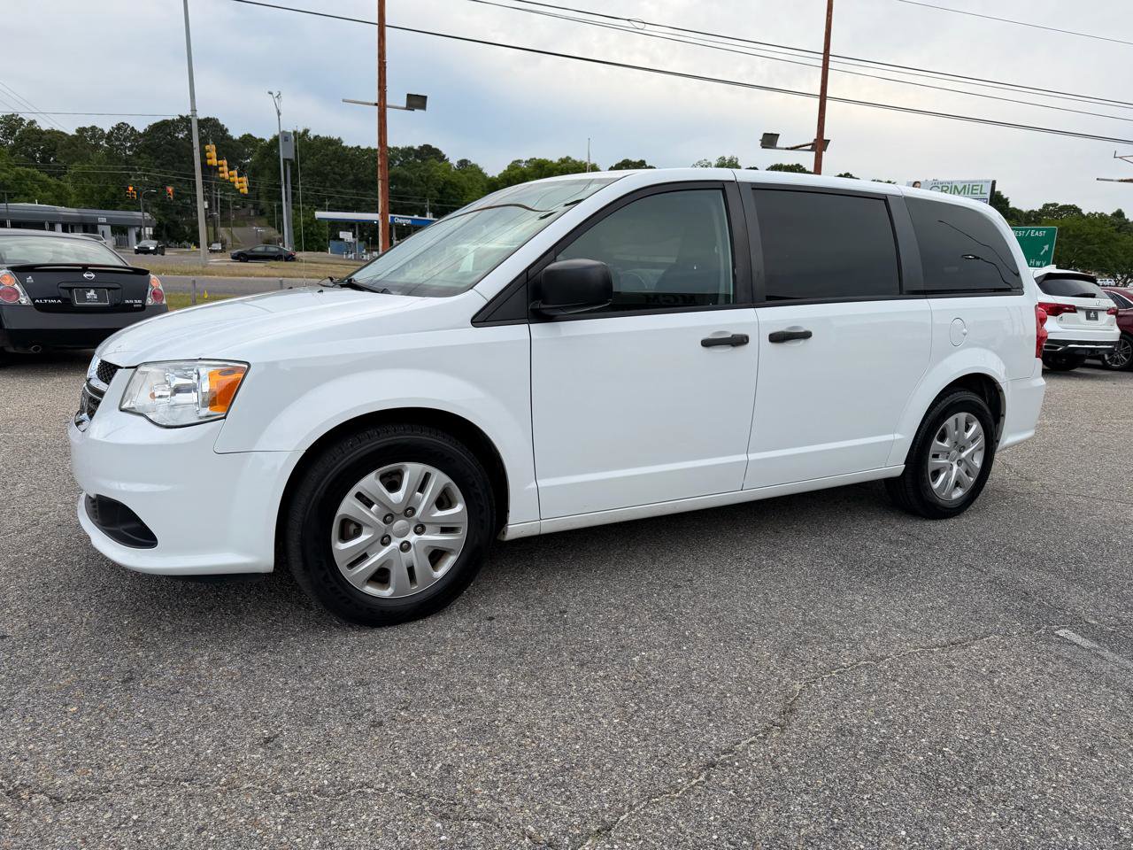 Used 2020 Dodge Grand Caravan SE FWD image 17