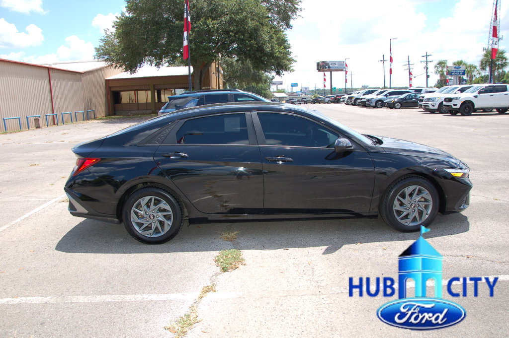 Used 2024 Hyundai Elantra SEL FWD image 6