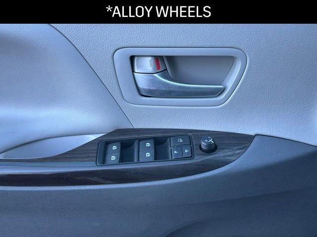 Used 2015 Toyota Sienna XLE image 14