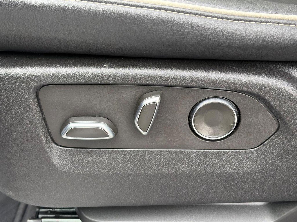 Certified 2023 Cadillac Escalade ESV Premium Luxury image 18