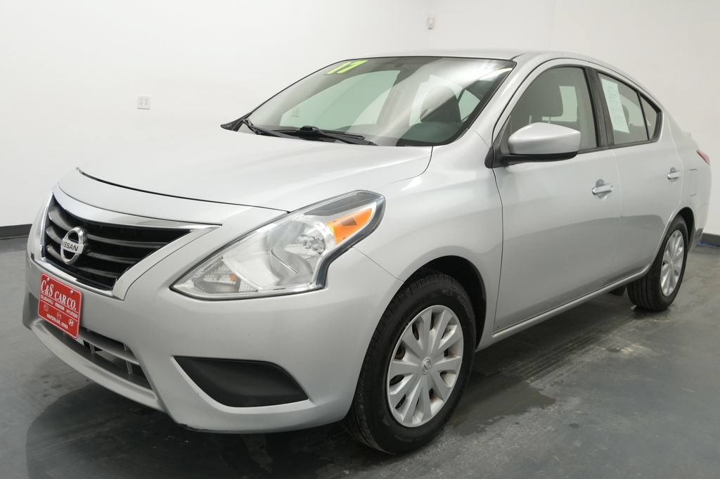 Used 2017 Nissan Versa SV FWD image 3