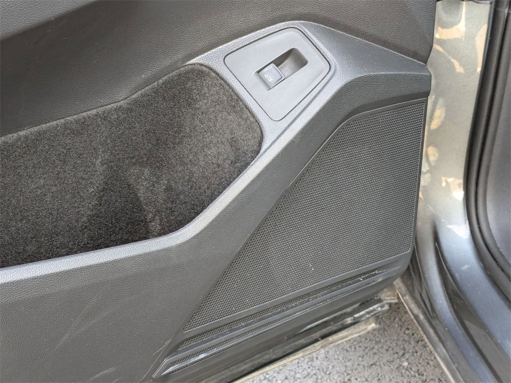 Used 2024 Volkswagen Tiguan SE image 15