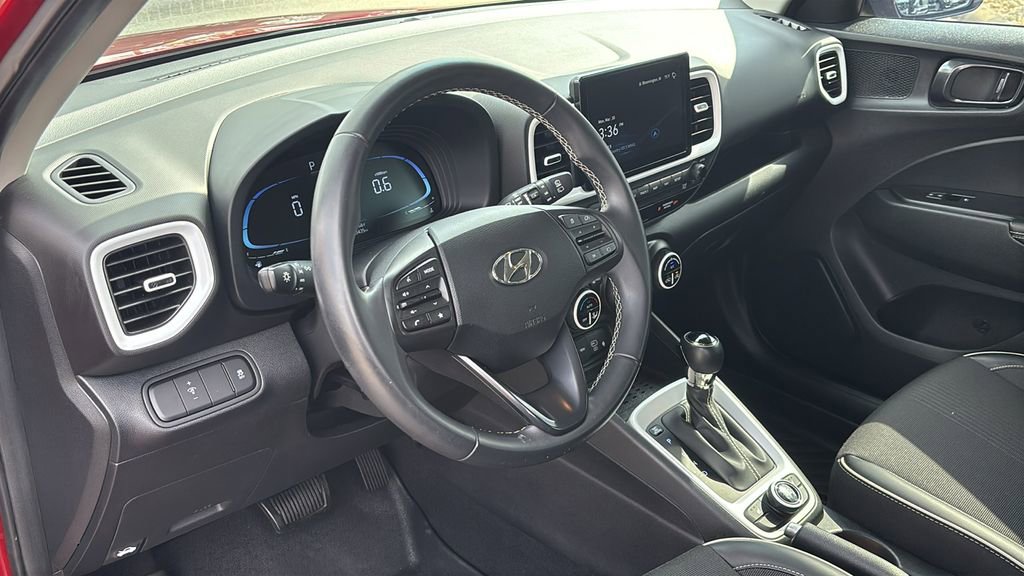 Used 2023 Hyundai Venue Limited image 23
