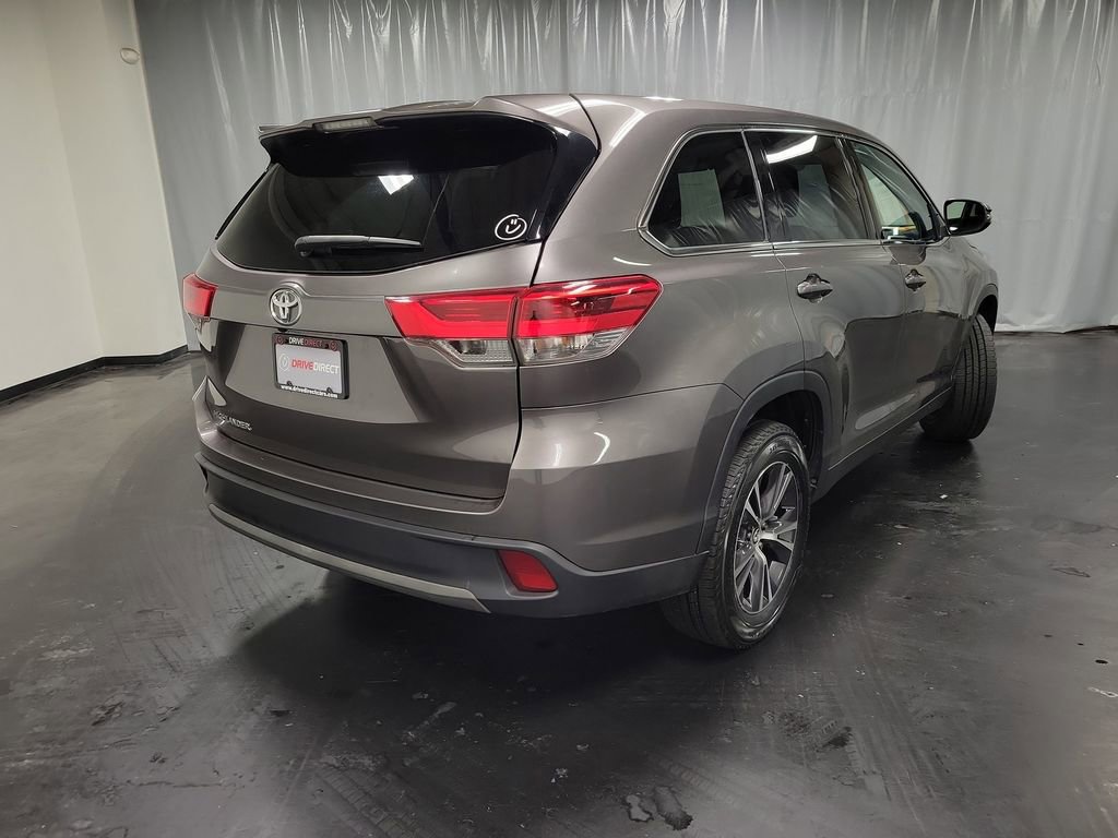 Used 2019 Toyota Highlander LE FWD image 9