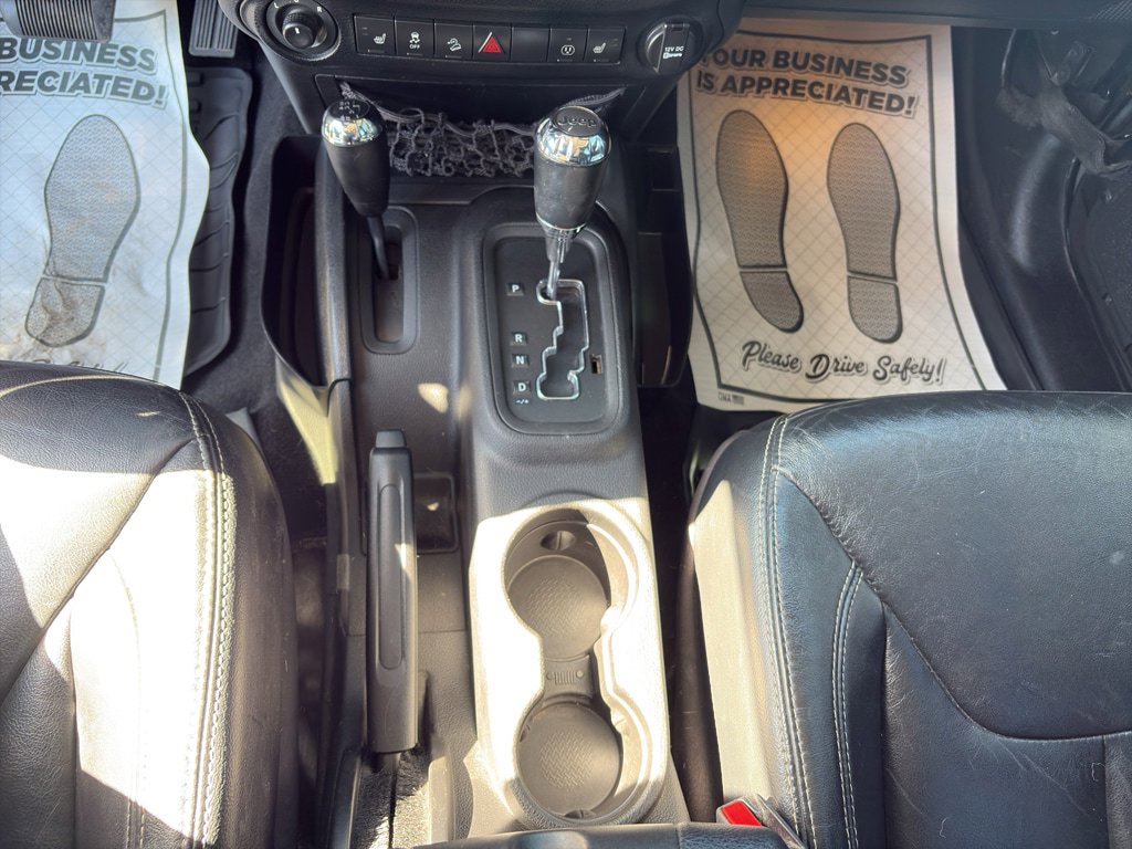 Used 2013 Jeep Wrangler Unlimited Rubicon w/ Connectivity Group AWD/4WD image 16