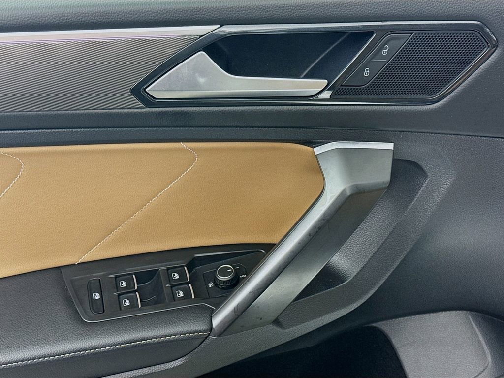 Used 2022 Volkswagen Tiguan SE R-Line image 12