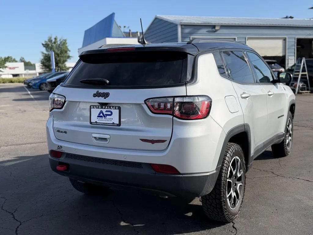Used 2024 Jeep Compass Trailhawk AWD/4WD image 6