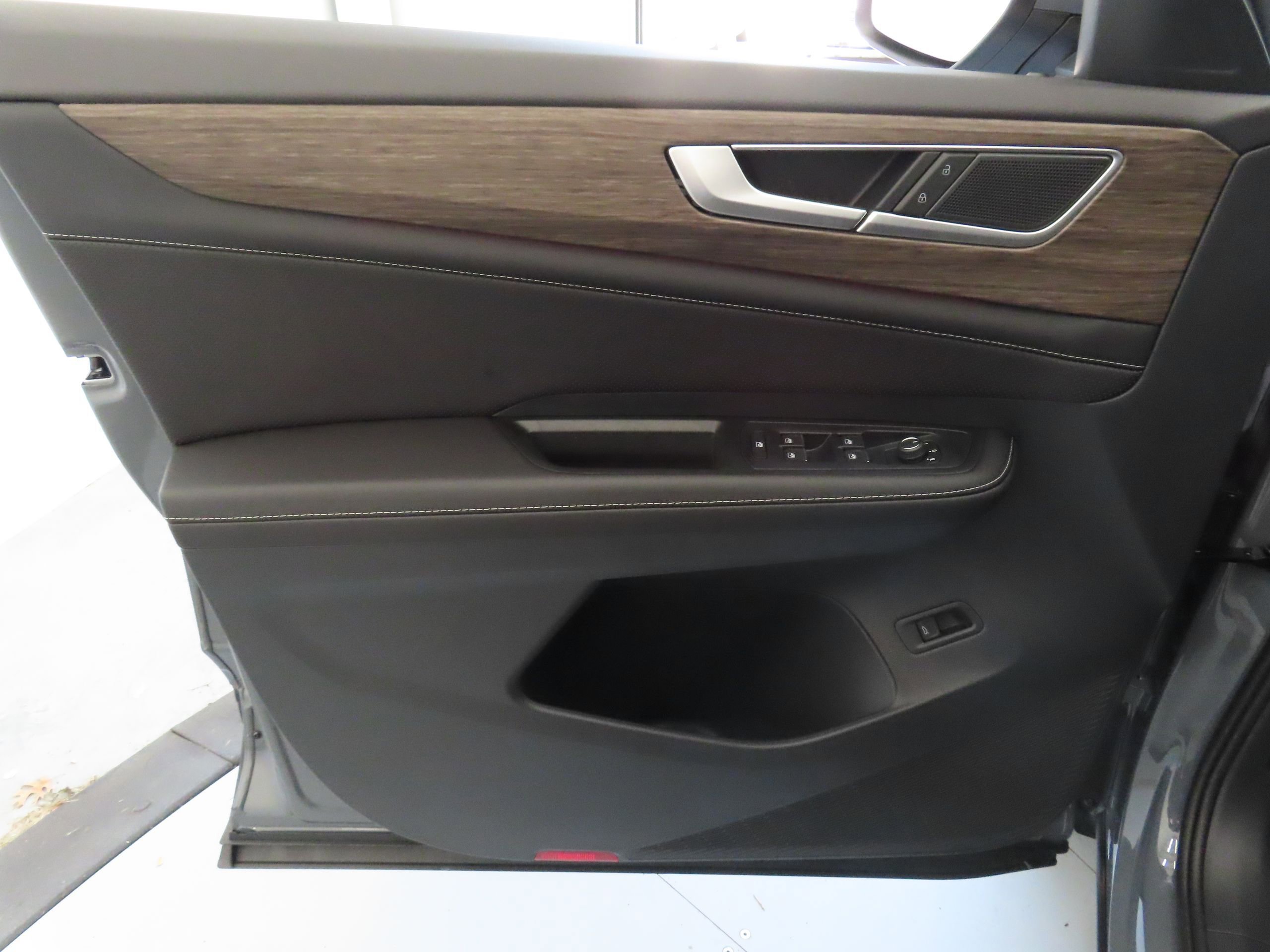 New 2025 Volkswagen Atlas SEL image 11