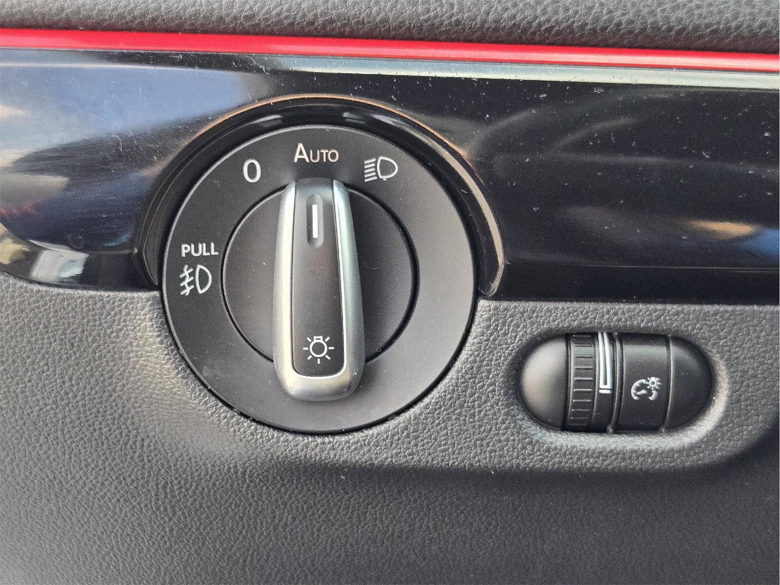 Used 2015 Volkswagen Jetta GLI SE FWD image 21