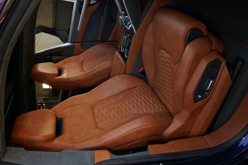 Used 2019 Lamborghini Urus image 11