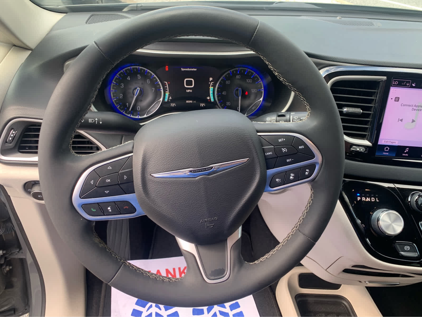 Used 2022 Chrysler Pacifica Touring-L FWD image 15