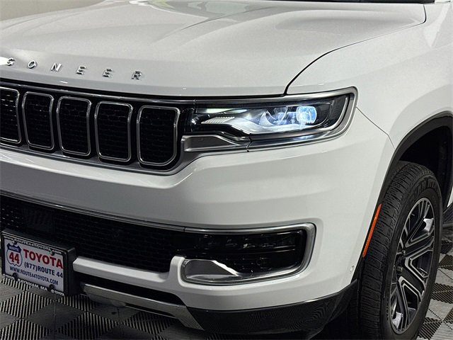 Used 2022 Jeep Wagoneer Series III w/ Flexible Seating Group image 3