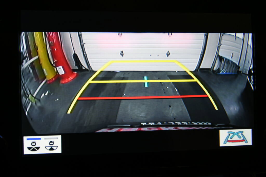 Used 2024 Toyota Sienna Limited image 19