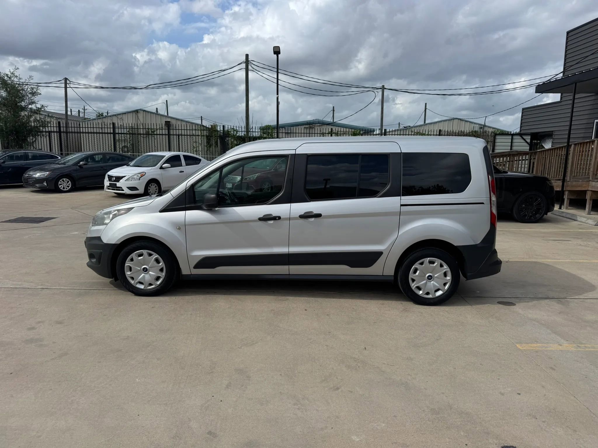Used 2017 Ford Transit Connect XL FWD image 3