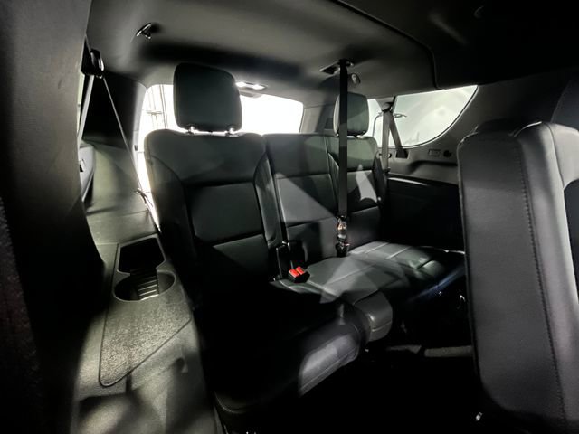 Used 2025 Chevrolet Suburban Z71 AWD/4WD image 15
