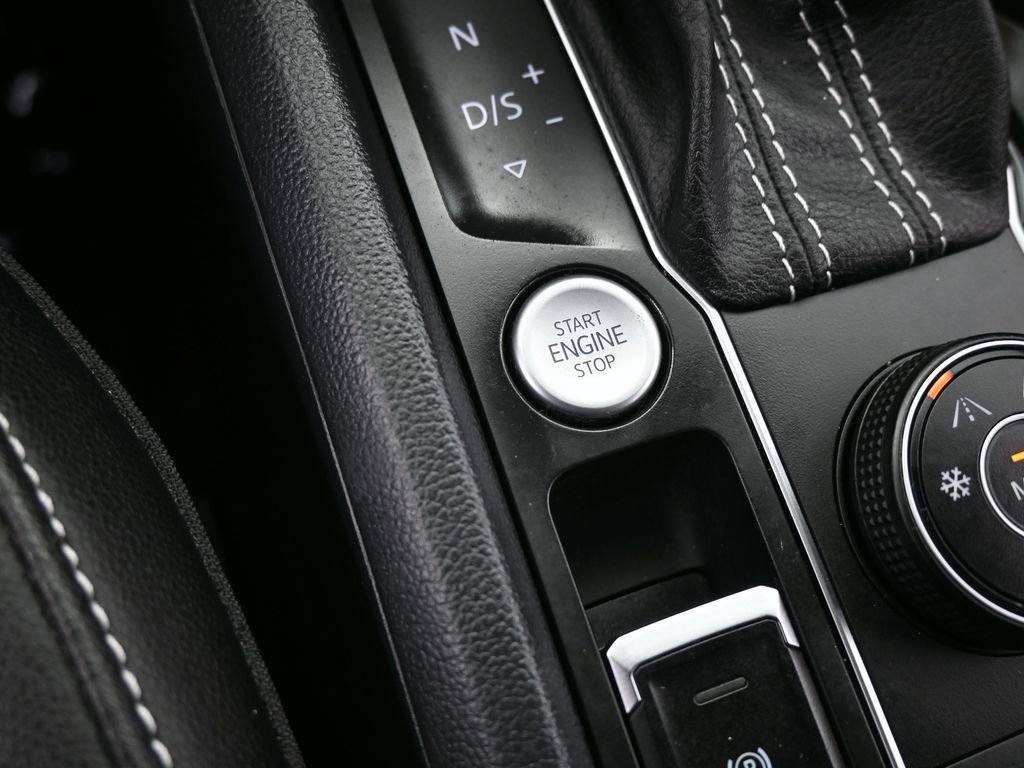 Used 2022 Volkswagen Atlas SE w/ Black Wheel Package image 29