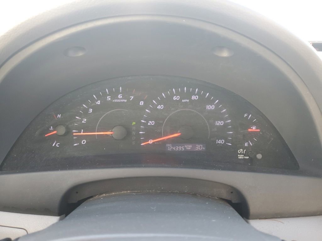 Used 2011 Toyota Camry LE image 11