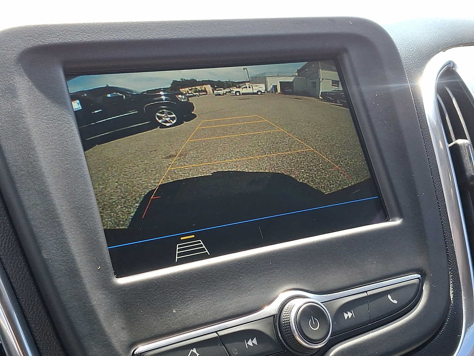 Certified 2019 Chevrolet Equinox LT AWD/4WD image 17