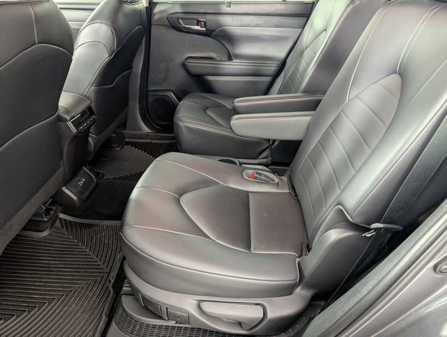 Used 2023 Toyota Highlander XLE image 27