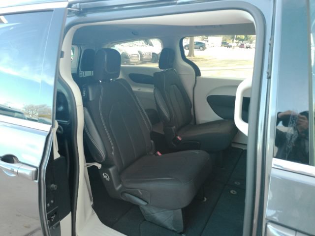 Used 2023 Chrysler Voyager LX FWD image 23