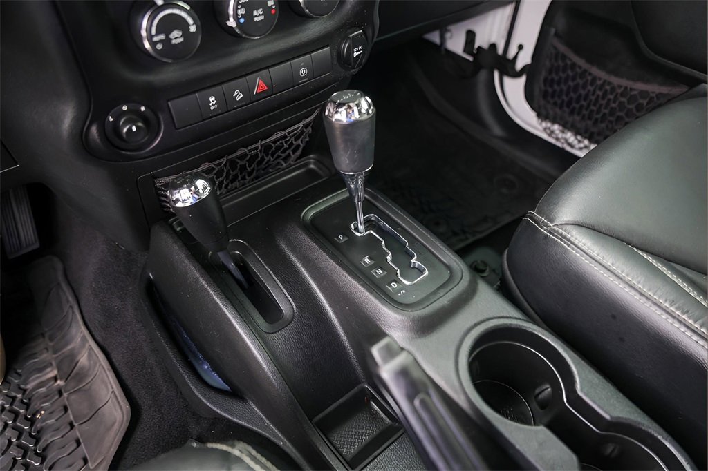 Used 2016 Jeep Wrangler Unlimited Sahara w/ Connectivity Group image 19